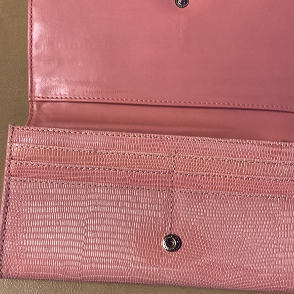 COPY - Maxi Logo Pink wallet snap closure 8X4 several compartment zip outside/… - Picture 8 of 10